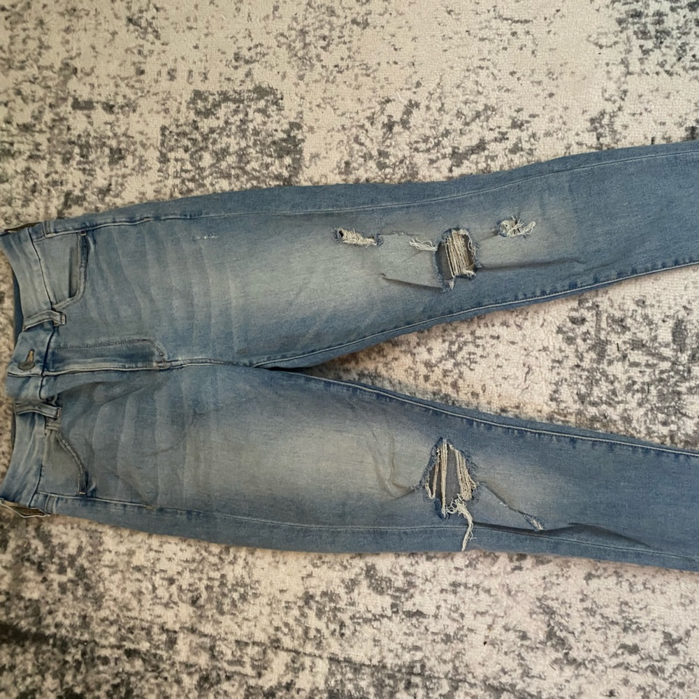 American Eagle size 8 short ripped skinny jeans